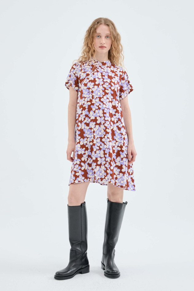 short-dress-with-oriental-style-collar-and-flower-print